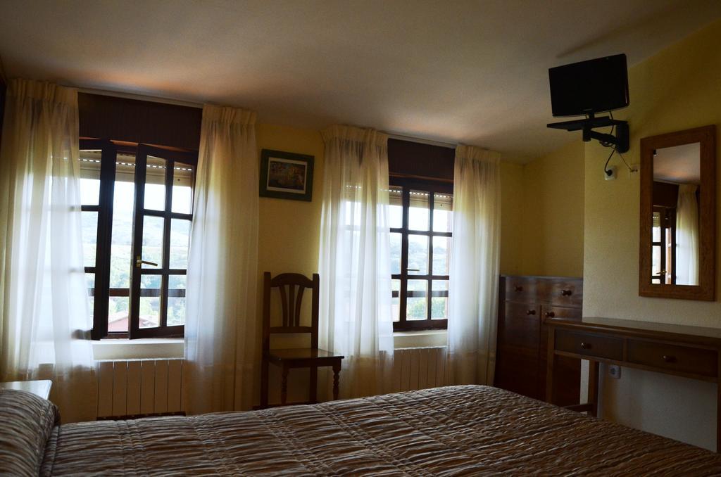 Hospederia El Cantio Orena Room photo